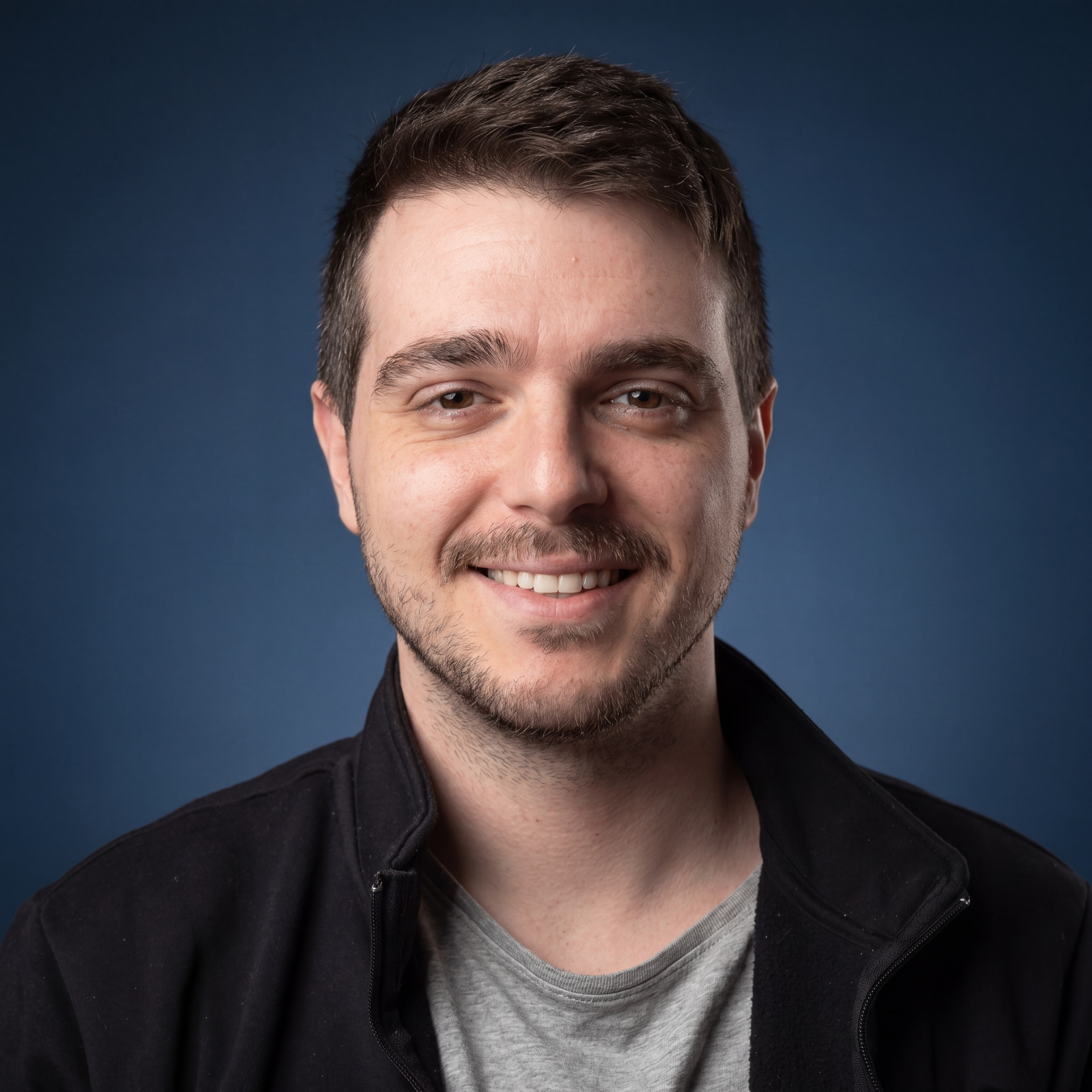 גיתאי — מעצב ומפתח